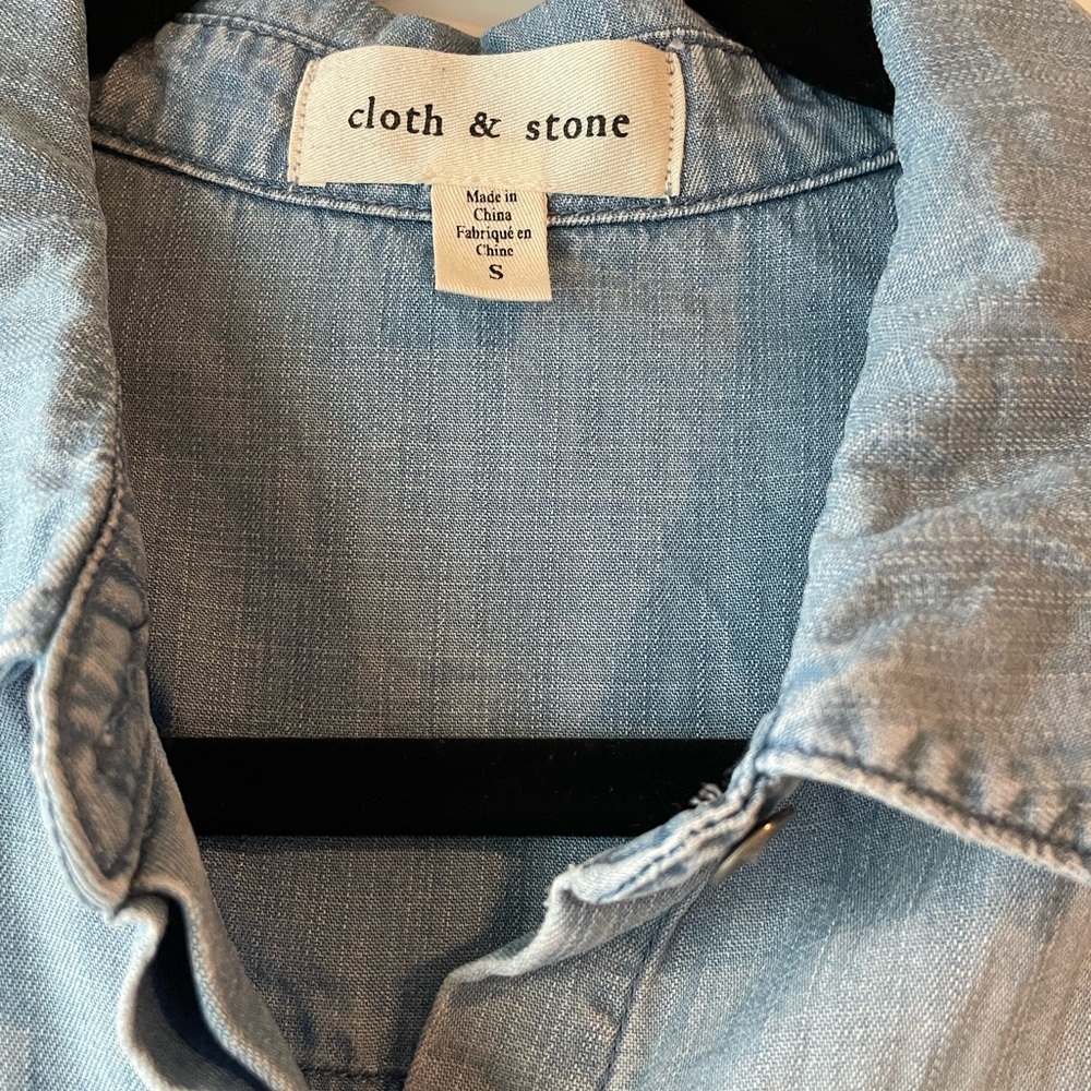 Cloth & Stone Chambray Buttondown Shirt - Picture 3 of 3